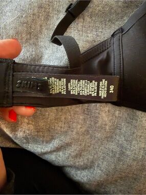 Skims wireless bra 34D